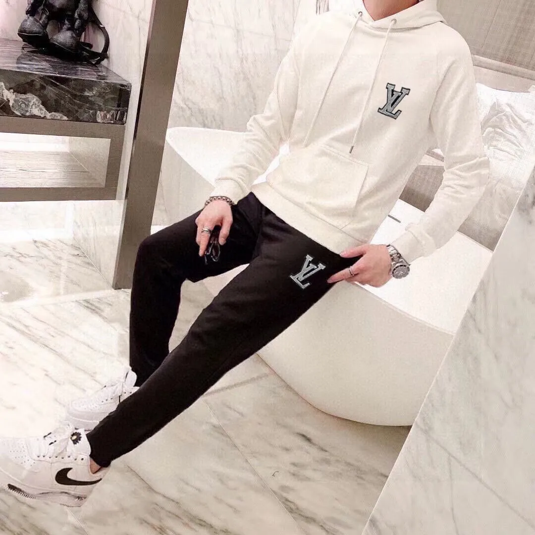 🅿️400 direct batch [LV Louis Vuitton] (Fat Man Gospel) hot-selling suit is coming. Focus on the original version of the official website. 2025 new hot-selling cardigan sweater suit. The original order is the best. 🇭🇰The meticulous work of top designers. Just for a fitting and perfect upper body effect. 100% natural high-quality Roman cotton, close-fitting comfort, noble and elegant! Original hardware embodies elegance and nobility! Counter size: M-5XL (maximum wear up to 220 pounds)